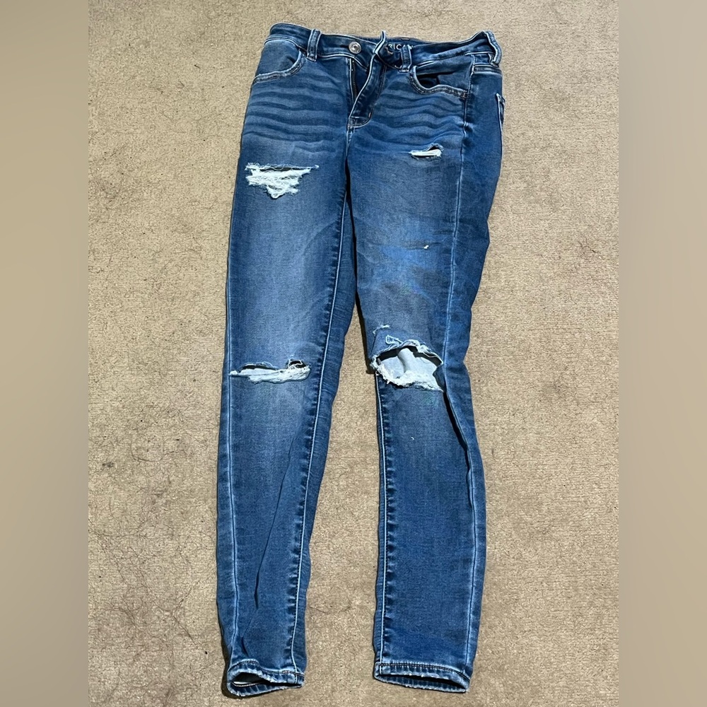 American Eagle Distressed Jeans Size 4 Minimal Wear